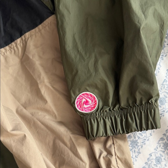 Nike Women's Black and Olive Utility Jacket XL vintage - Picture 3 of 6